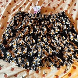 NWT Lucy & Yak 2x daisy shorts